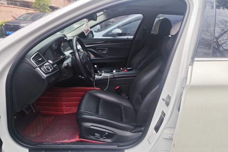 Used BMW 5 Series 2013 525Li Leading Model
