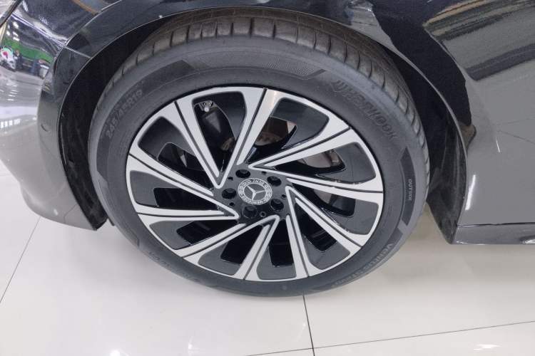 Used Mercedes-Benz E-Class 2024 E 300 L Luxury Model Left Front Wheel Hub