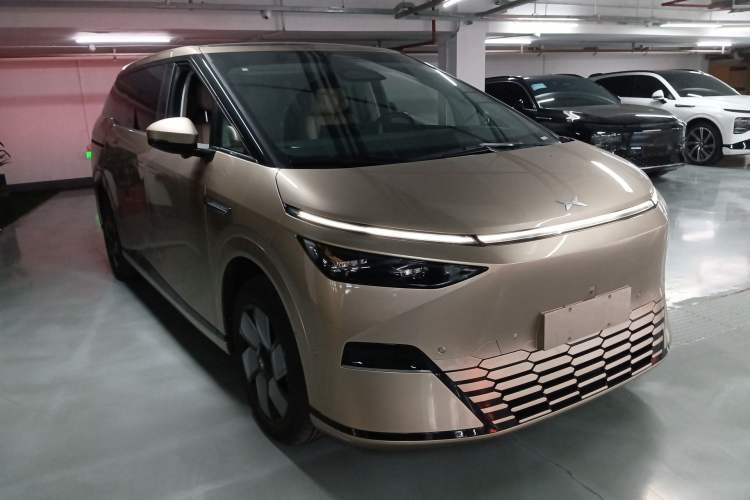 Used XPeng X9 2024 702 Ultra-Long Range Pro
