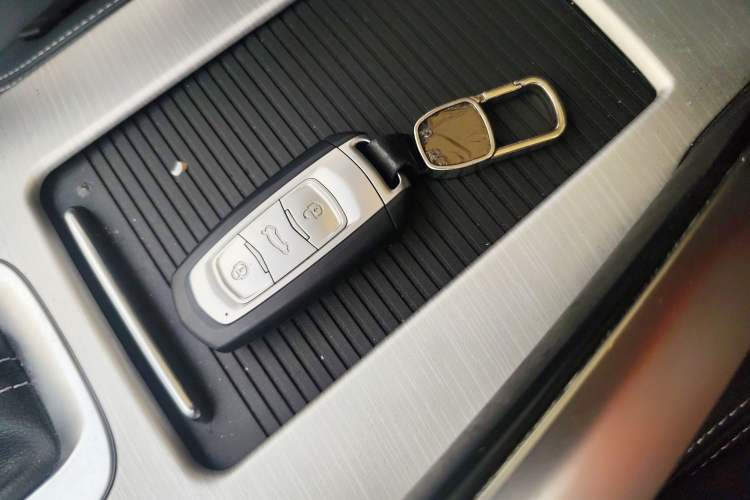 Used Geely Auto Emgrand X7 Sport 2018 1.8TD Automatic Two-Wheel Drive Smart Connect 4G Internet Edition
