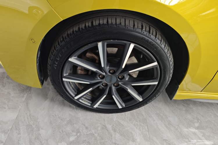 Used Lynk & Co 03 2020 03+ 2.0TD Automatic Wind-Chasing Edition Left Front Wheel Hub