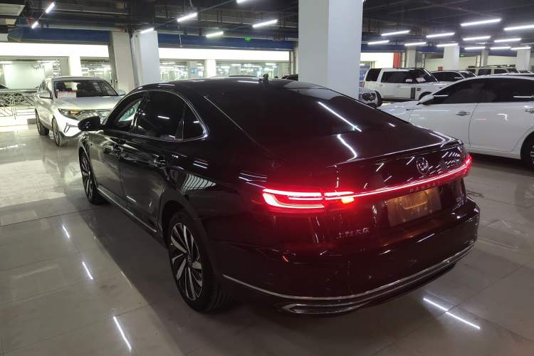 Used Volkswagen Passat 2023 Facelift 330TSI Luxury Edition
