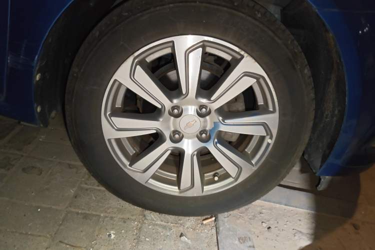 Used Chevrolet Aveo Sonic 2014 Sedan 1.6SX AT Fashion Edition Right Front Wheel Hub