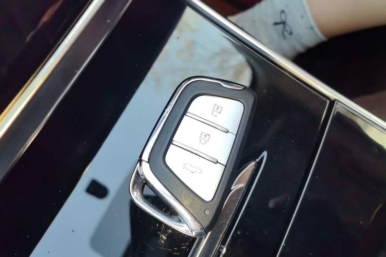 Used SOL X8 2021 300T DCT Comfort Edition 6 Seats
