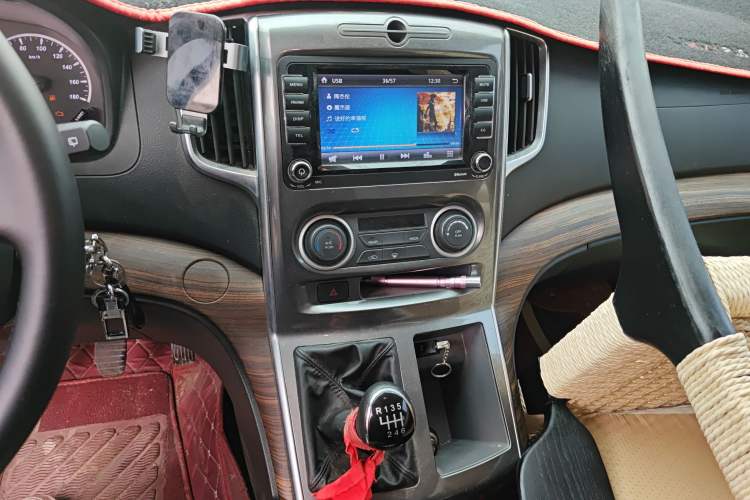 Used FORTHING Lingzhi PLUS 2021 Travel Edition 2.0L Manual Luxury 7-Seater
