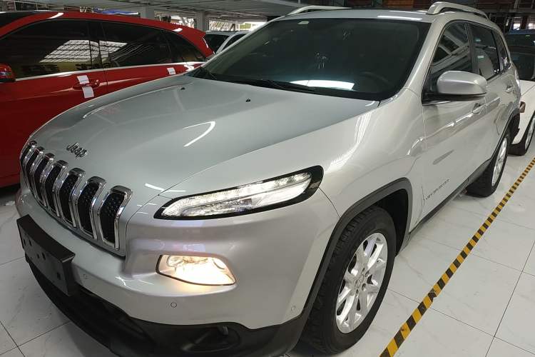 Used Jeep Cherokee 2016 2.0L Superior Edition