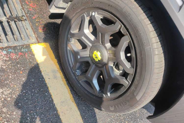 Used JETOUR Shanhai Traveler C-DM 2025 120km Discovery Extended Version 7 Seats Right Front Wheel Hub