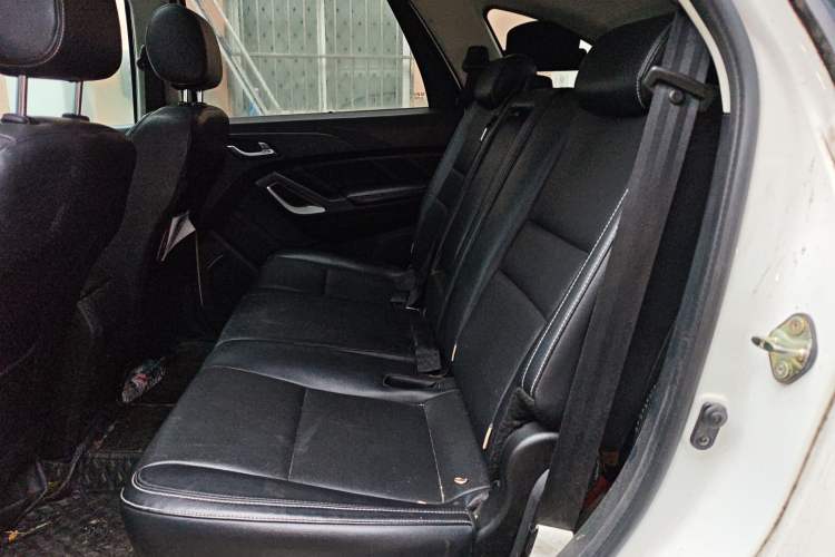 Used JMC Yusheng S350 2016 2.0T Automatic All-Wheel Drive Gasoline Ultra-Luxury 5-Seater Left Rear Seat