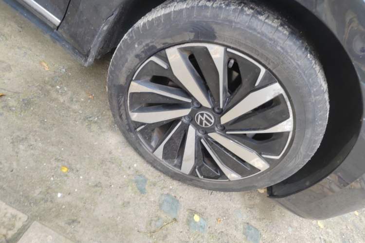 Used Volkswagen Passat 2022 330TSI Starry Elite Edition Right Front Wheel Hub