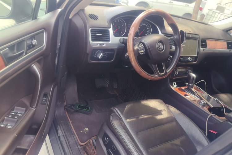 Used Volkswagen Touareg 2011 3.0 TSI Comfort Version Driver Seat