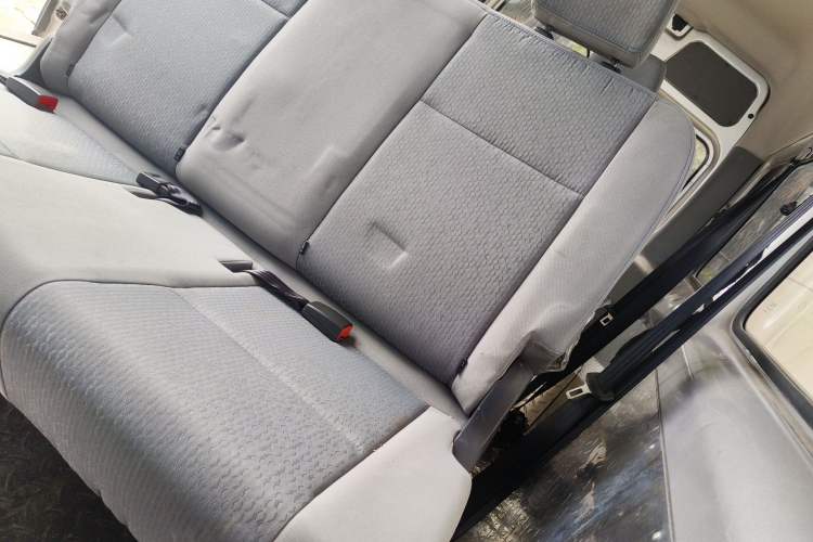 Used Foton Toano 2023 2.0T Automatic Jixiang Multi-Function Long-Wheelbase Mid-Height Rear Single Tire – Available in 6/7/9-Seater Configurations Left Rear Seat