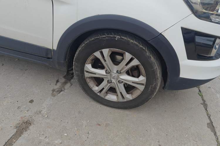 Used BAIC New Energy EX 2018 EX360 New Style Edition Right Front Wheel Hub