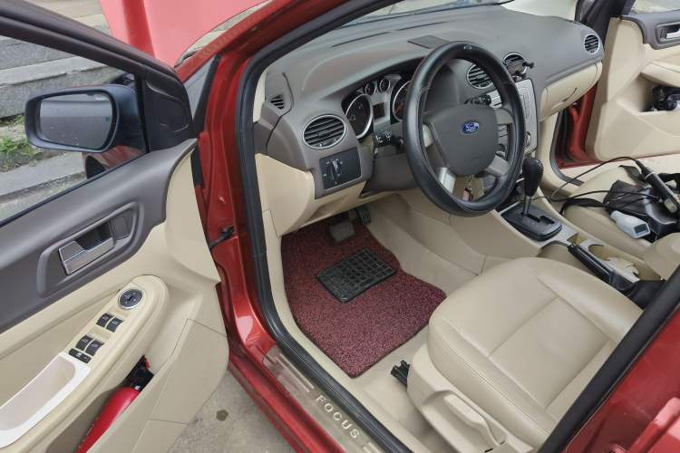 Used Ford Focus 2011 Hatchback 1.8L Automatic Fashion Edition
