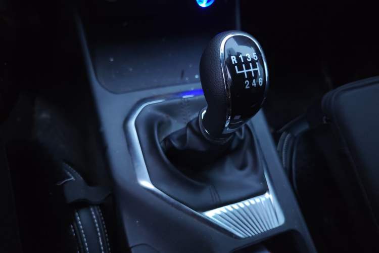 Used Great Wall King Kong Poer 2022 2.0T Manual Diesel Two-Wheel Drive Elite Version with Long Bed GW4D20M Gear Lever