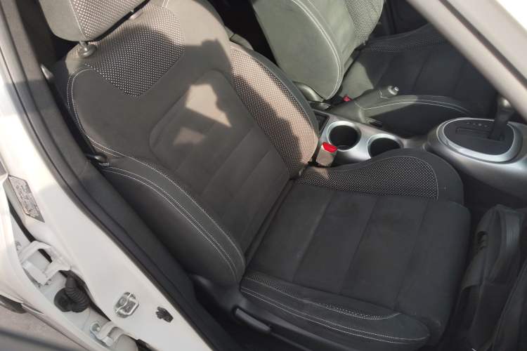 Used Infiniti ESQ 2014 1.6L Spontaneous Edition
