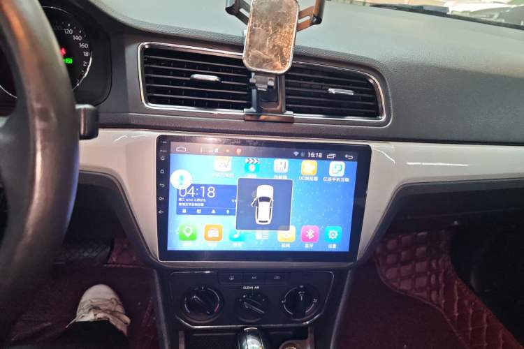 Used Volkswagen Lavida 2017 1.6L Automatic Comfort Edition Audio And AC Panel