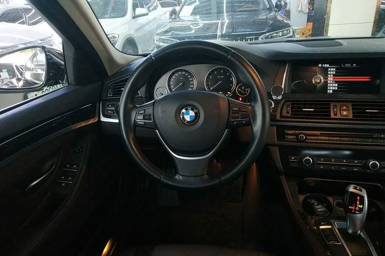 Used BMW 5 Series 2014 525Li Luxury Design Package
