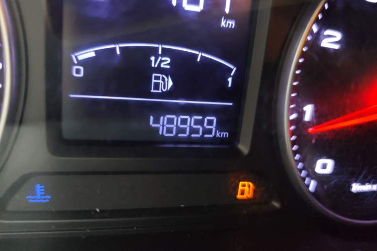 Used MG ZS 2020 Global Bestseller with 1.5L Engine Manual Transmission and a Massive 65-Inch Panoramic Sunroof Version Odometer Close Up