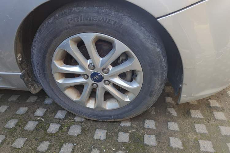 Used Ford Focus 2011 Hatchback 1.8L Automatic Fashion Edition Right Front Wheel Hub