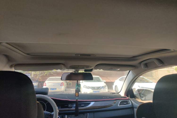 Used Zotye Z500 2015 1.5T Manual Luxury Model Headliner