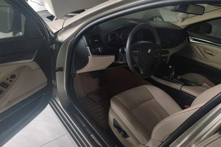 Used BMW 5 Series 2011 523Li Luxury Model