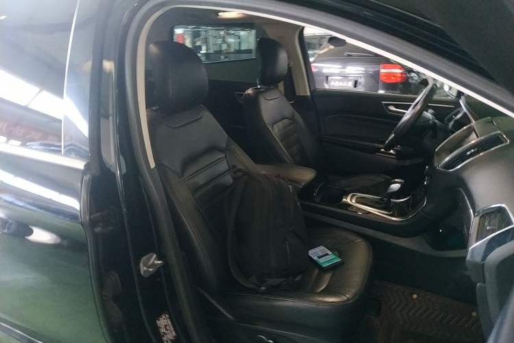 Used Ford Edge 2018 EcoBoost 245 Two-Wheel-Drive Titanium 7-Seater China V Standard
