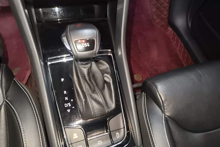 Used Skoda Kodiaq 2017 TSI330 7-Seater Two-Wheel-Drive Luxury Edition Gear Lever