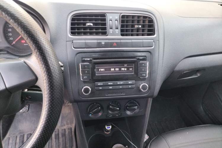 Used Volkswagen Polo 2011 1.6L Manual ZhiShang Edition
