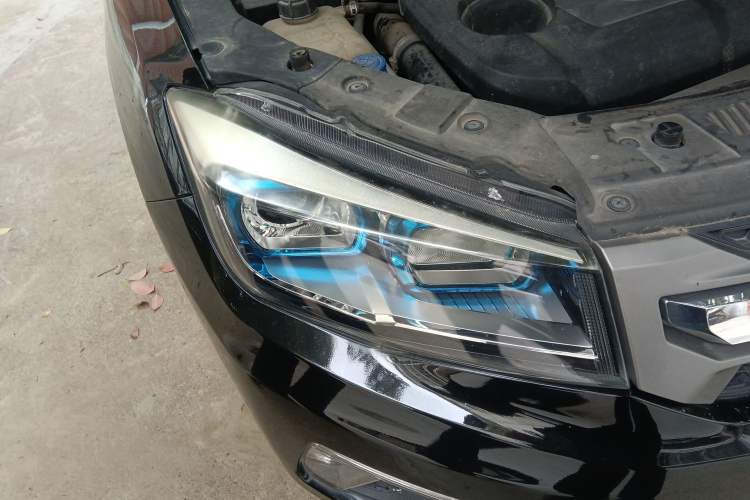 Used CHANGAN CS75 2017 Shangkui Edition 1.5T Manual Fengxiang Model Right Front Headlight