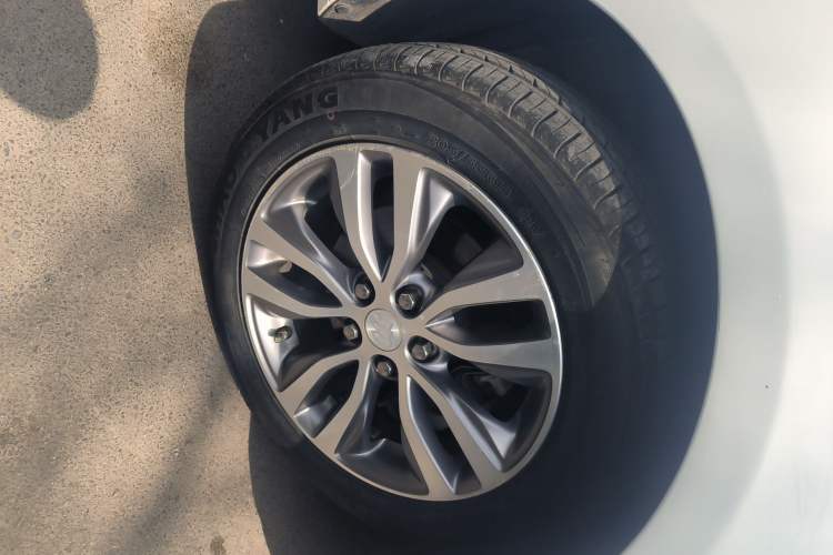 Used Buick GT 2019 18T Automatic Connected Elite Model China V Standard Right Front Wheel Hub