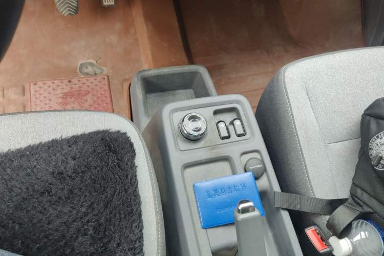 Used Wuling Yangguang 2025 Model 310KM Bus Edition—Customized by CATL