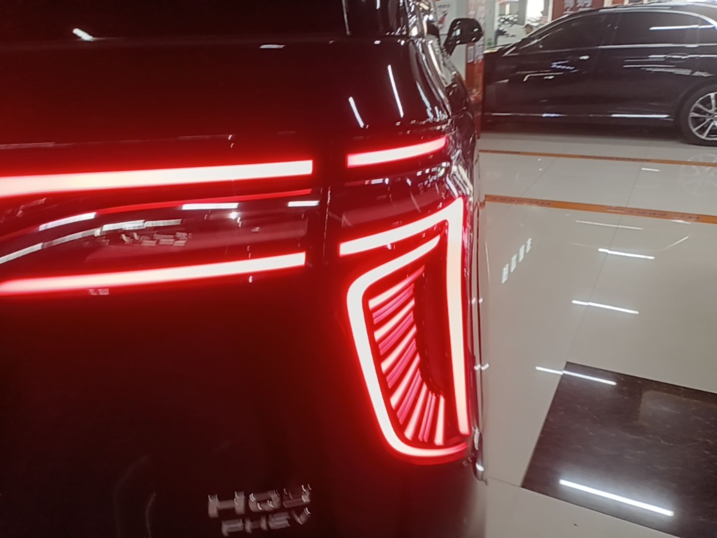 Hongqi HQ9 PHEV 2024 2.0T Four-Wheel Drive Luxury Edition — снимка 9