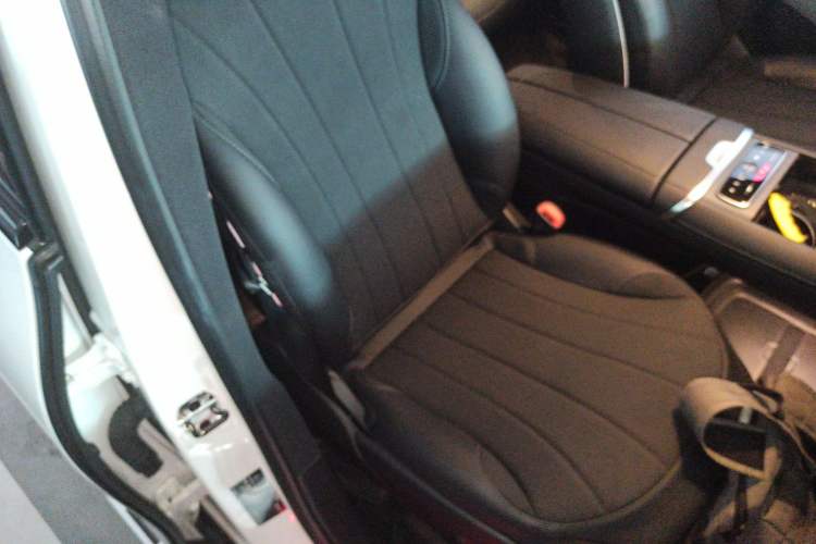 Used Mercedes-Benz EQE SUV 2024 350 4MATIC Pioneer Edition Right Front Seat