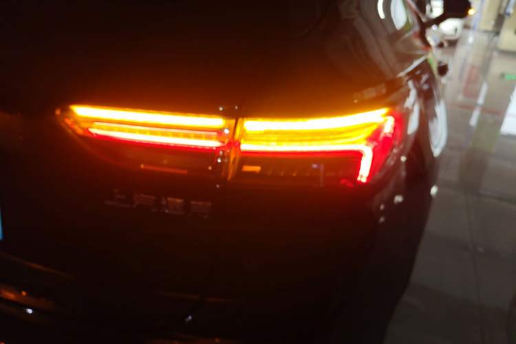 Used Buick Envision 2020 Encore S 652T All-Wheel-Drive Avenir Right Rear Taillight