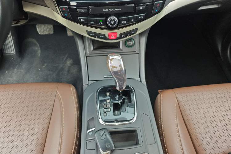 Used BYD S7 2015 2.0T Upgraded Automatic Luxury Version Gear Lever
