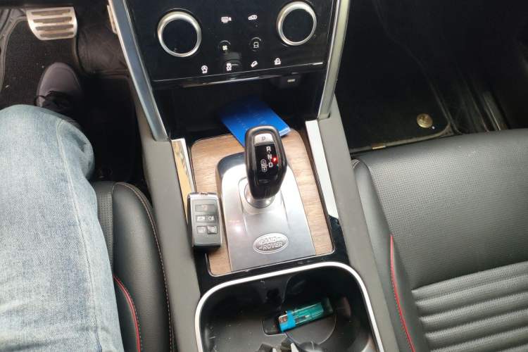 Used Land Rover Discovery Sport 2020 249 PS R-Dynamic Performance Edition Gear Lever
