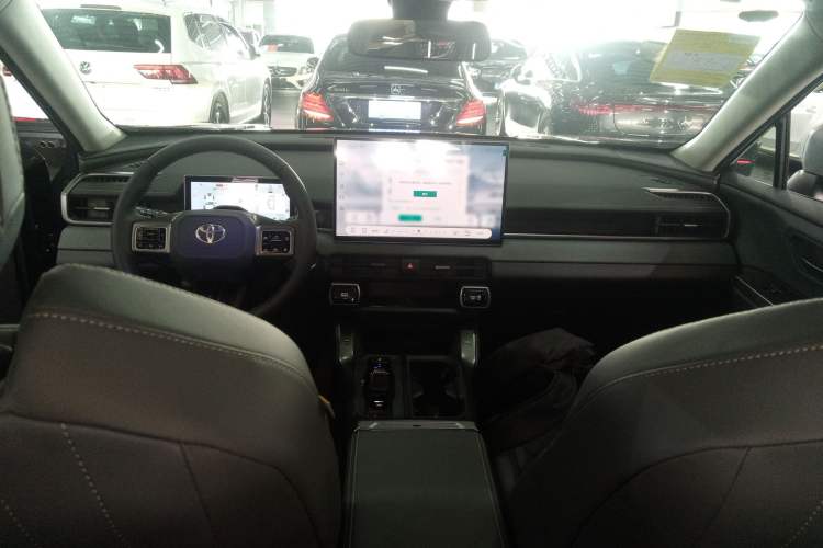 Used Toyota RAV4 2026 Model Dual-Engine 2.0L Two-Wheel Drive Luxury Edition