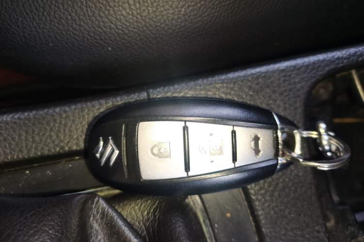 Used Suzuki Kizashi 2010 2.4L Two-Wheel Drive Standard Edition
