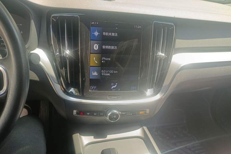 Used Volvo S60 2022 B4 Zhiyi Luxury Edition Audio And AC Panel