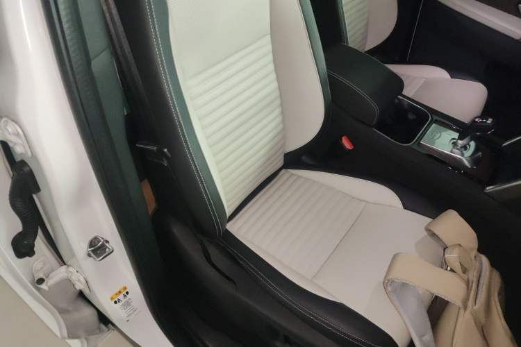 Used Land Rover Discovery Sport 2020 249 PS R-Dynamic Performance Edition Right Front Seat