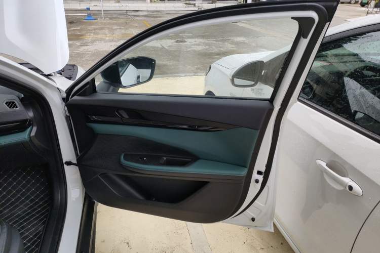 Used Changan UNI-V iDD 2024 Blue Whale Smart Electric iDD 136km Smart & Fun Model
