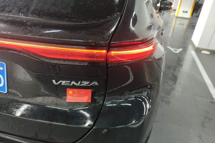 Used Toyota Venza 2023 2.0L CVT Two-Wheel Drive Luxury Edition Right Rear Taillight