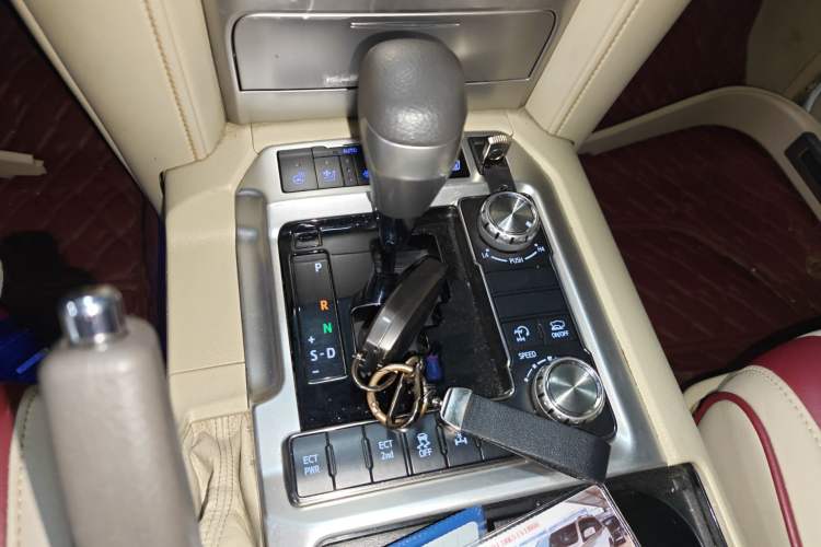 Used Toyota Land Cruiser 2019 4.0L GX-R GT Dual Fuel Sunroof Velvet Interior – Middle East Specification