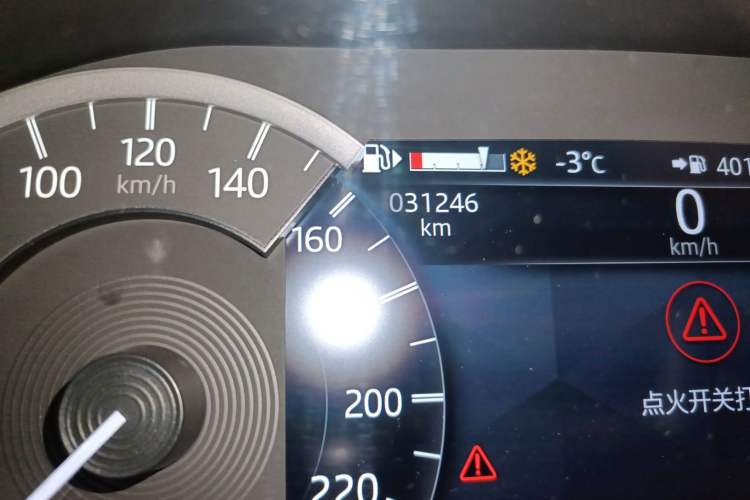 Used Land Rover Discovery 2023 Facelift 300PS S Odometer Close Up