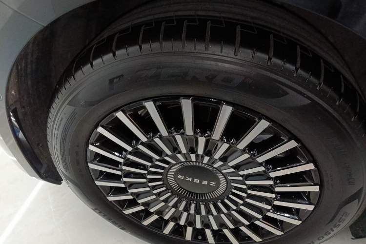 Used Zeekr 009 2024 7-Seater Walk-Through Version Four-Wheel Drive 108 kWh
