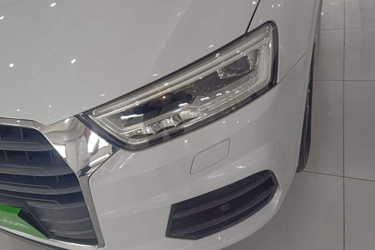 Used Audi Q3 2017 40 TFSI quattro all-wheel-drive sport model
