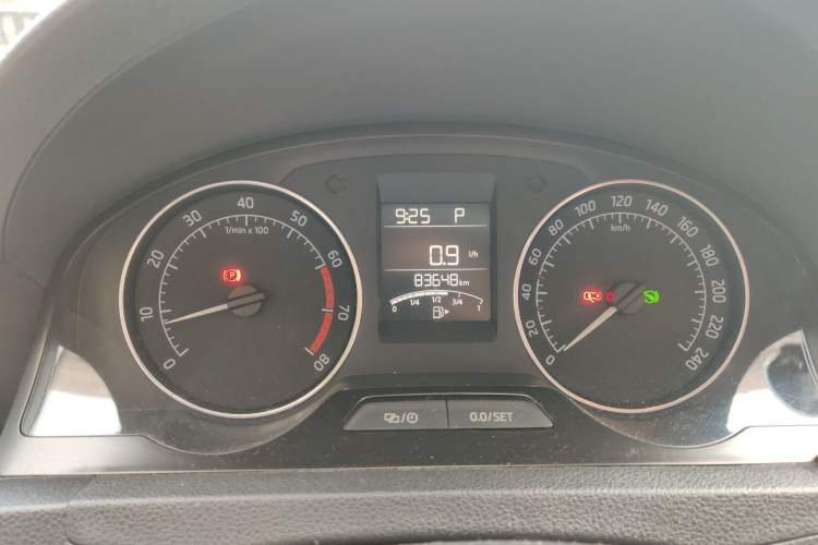 Used Skoda Rapid Spaceback 2014 1.6L Automatic Enjoyment Edition
