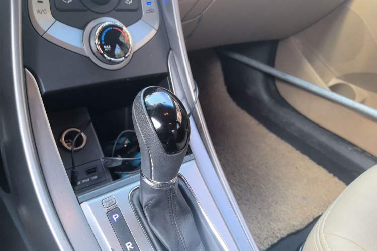 Used Hyundai Elantra (5th Generation / Langdong) 2012 1.6L Automatic Fashion Edition