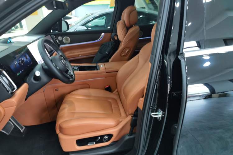 Used Hima AITO M9 2024 Range-Extended Ultra Version 42 kWh 6-Seater Model Left Front Seat