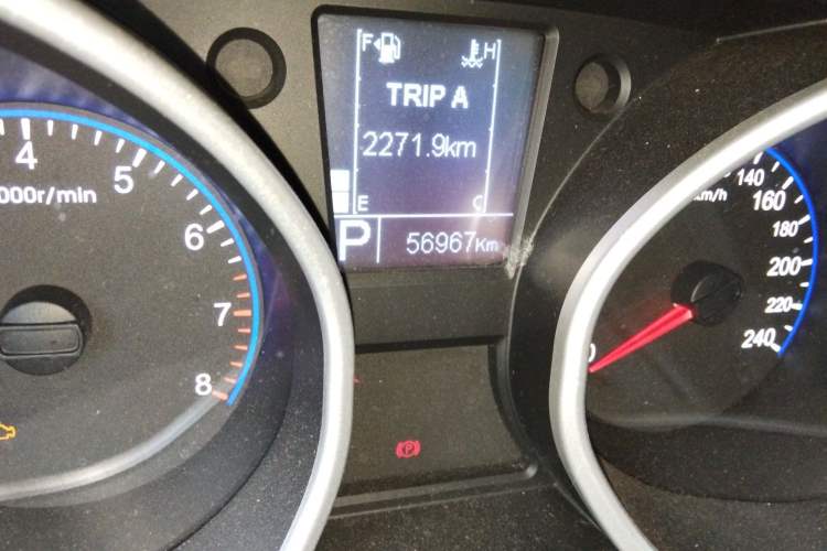 Used Geely Auto GX9 2014 2.4L Automatic Two-Wheel Drive Prestige Version Odometer Close Up